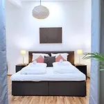 Grosses Modernes Loft Mit Tischkicker, Billiard Und Heimkino In Uni Und Klinik Naehe