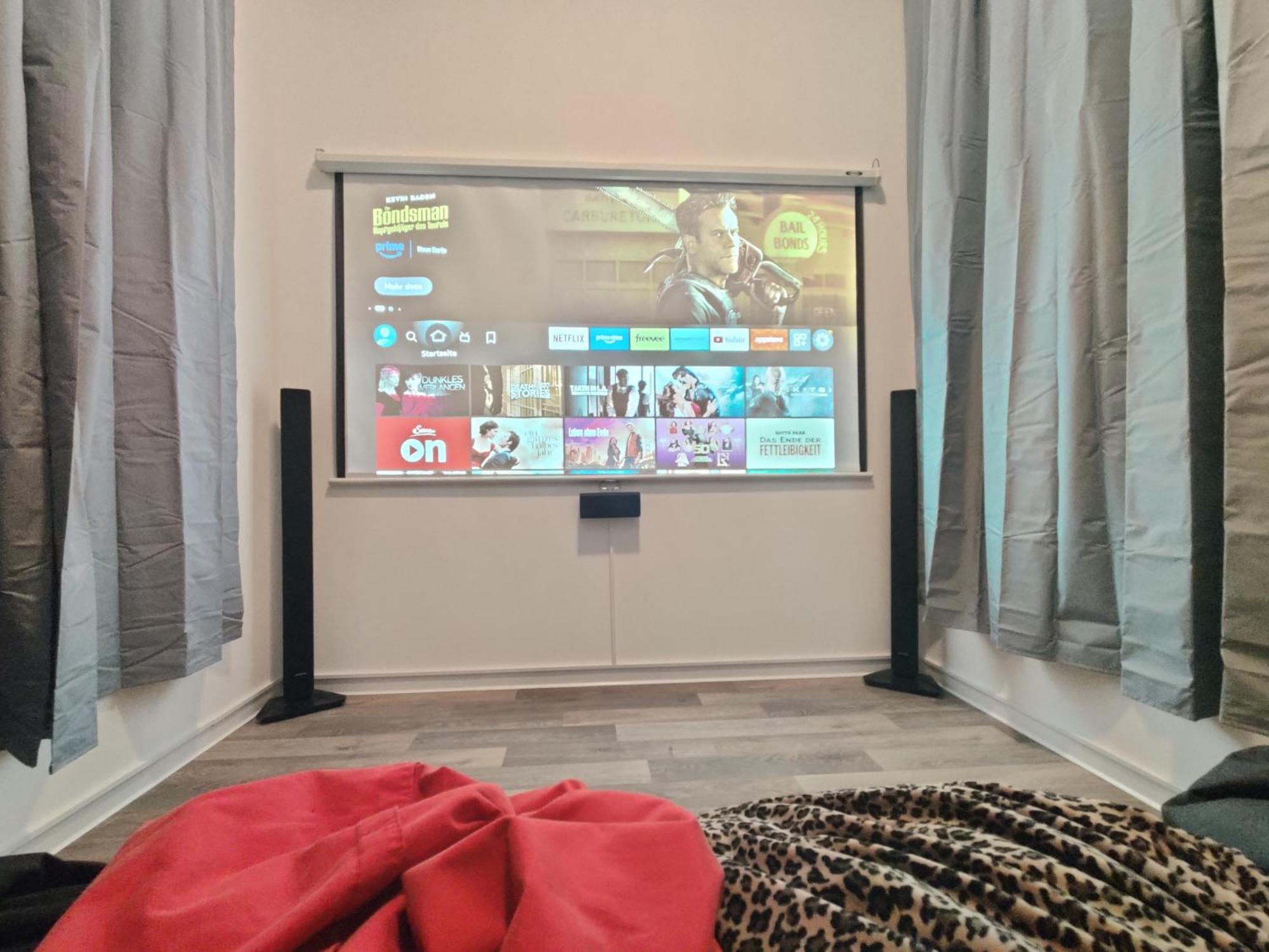 Grosses Modernes Loft Mit Tischkicker, Billiard Und Heimkino In Uni Und Klinik Naehe